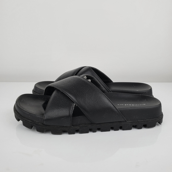 Mercer & Madison Black Rilla Sandals - Picture 4 of 8